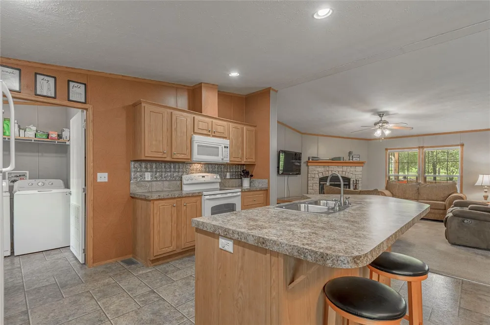 221 Chestnut Bend Huntsville, TX 77320
