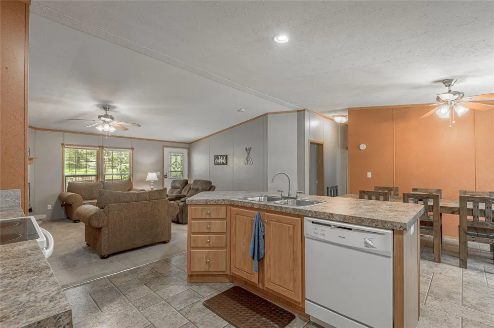 221 Chestnut Bend Huntsville, TX 77320