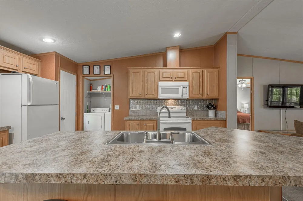 221 Chestnut Bend Huntsville, TX 77320