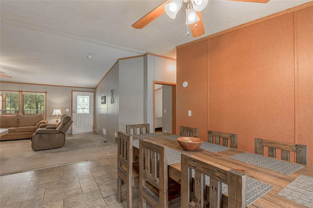 221 Chestnut Bend Huntsville, TX 77320