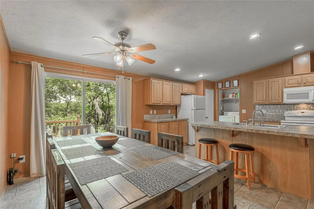 221 Chestnut Bend Huntsville, TX 77320