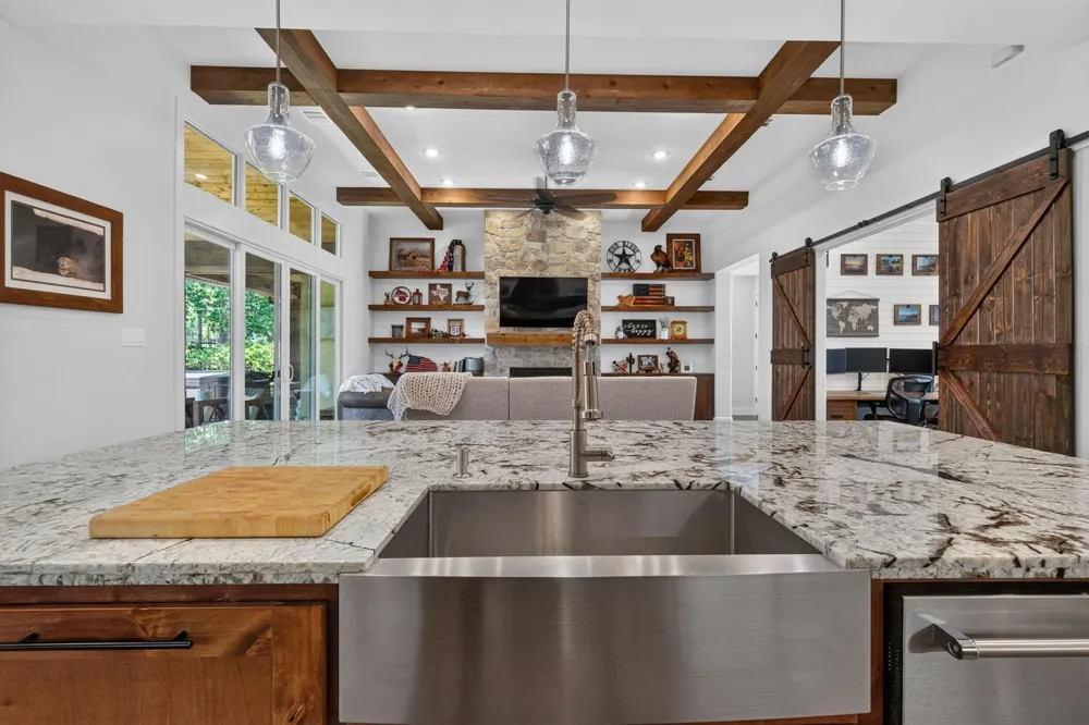 61 West Shore Lane Montgomery, TX 77356