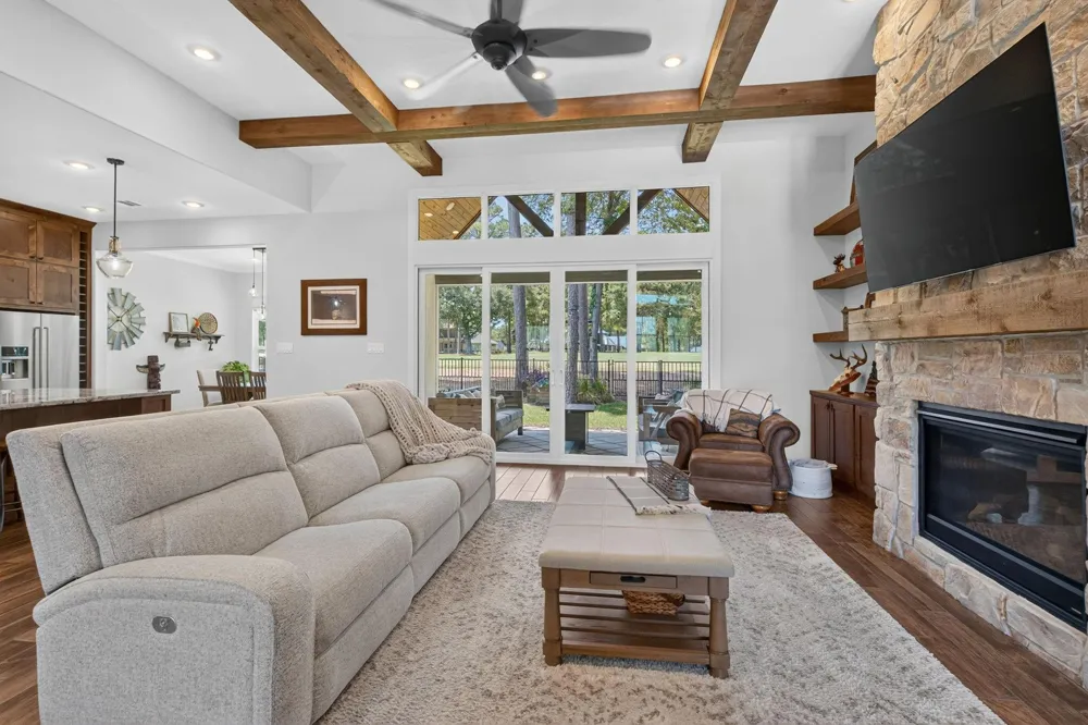 61 West Shore Lane Montgomery, TX 77356