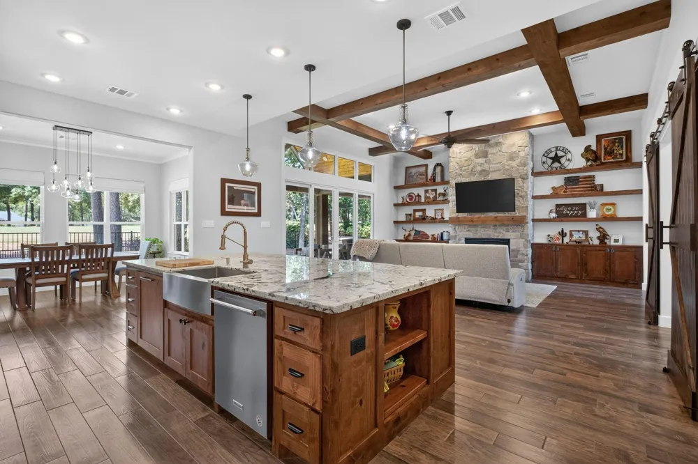 61 West Shore Lane Montgomery, TX 77356