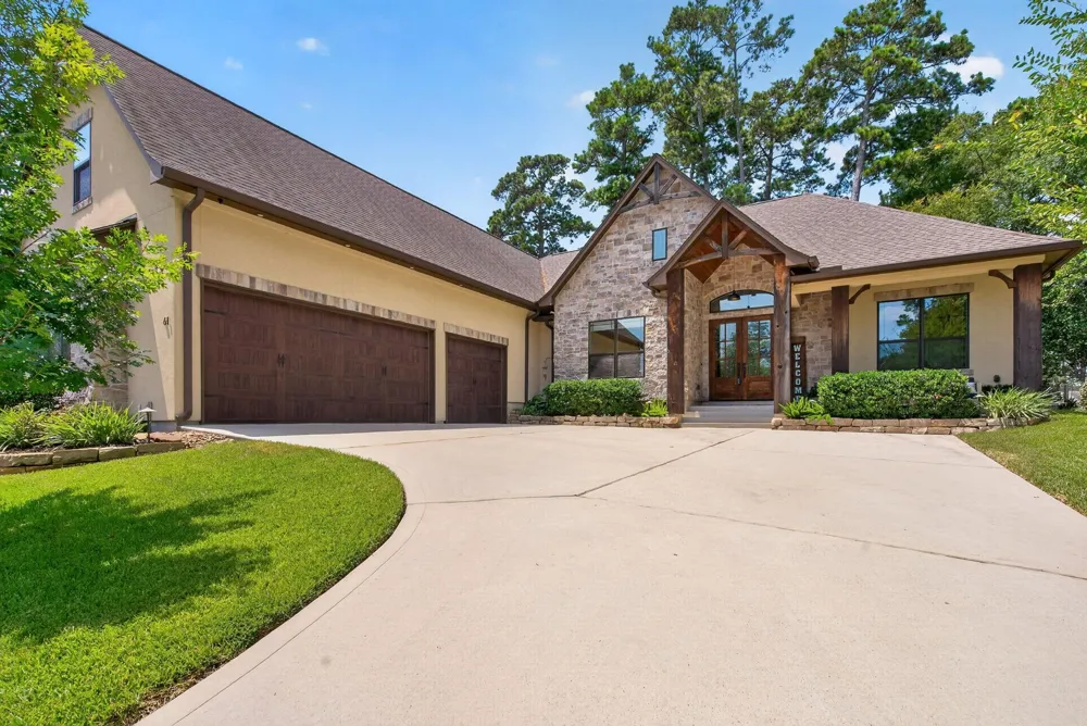 61 West Shore Lane Montgomery, TX 77356