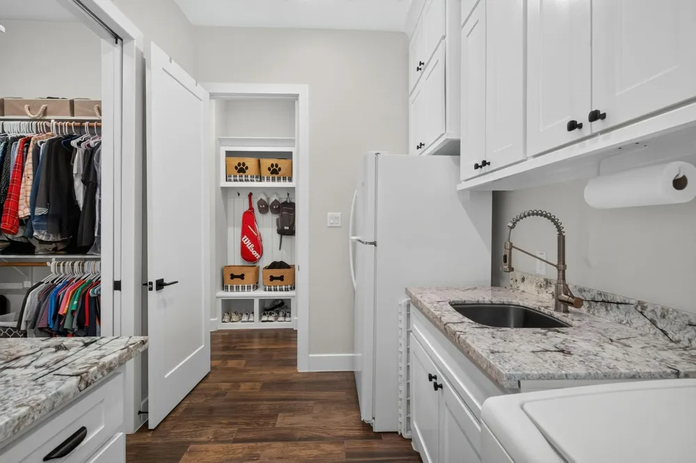 61 West Shore Lane Montgomery, TX 77356