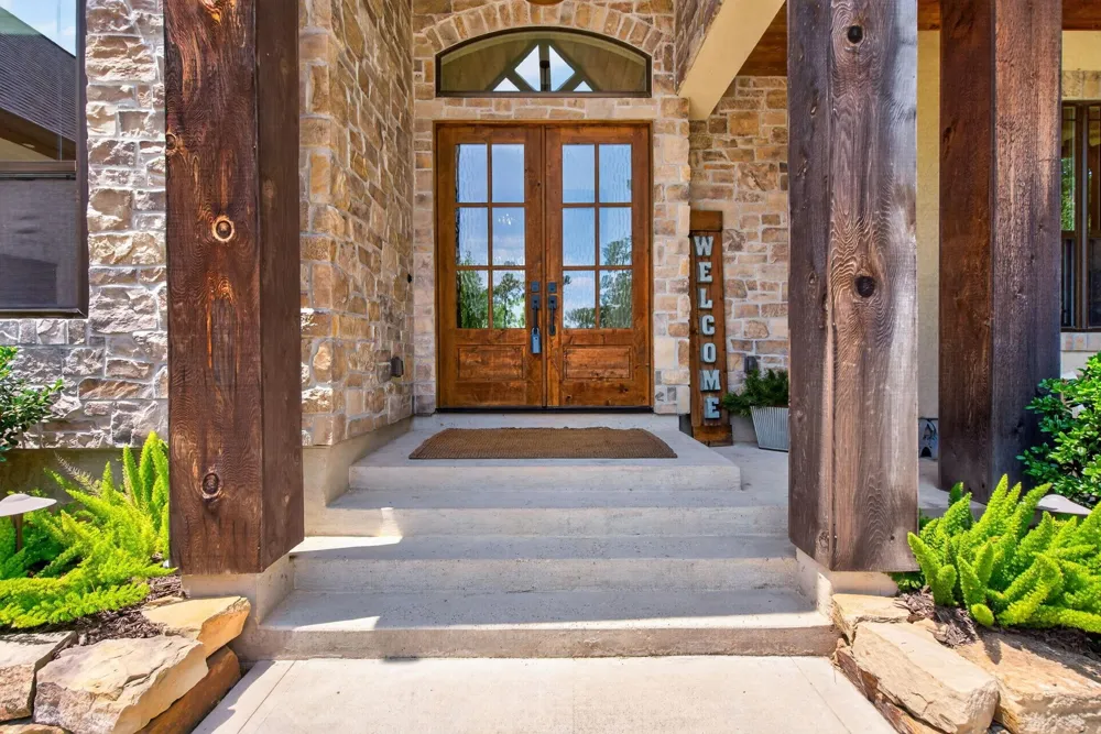 61 West Shore Lane Montgomery, TX 77356