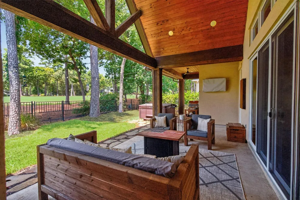 61 West Shore Lane Montgomery, TX 77356