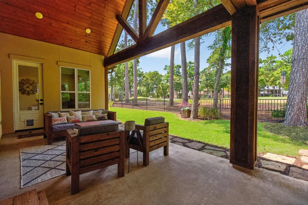 61 West Shore Lane Montgomery, TX 77356