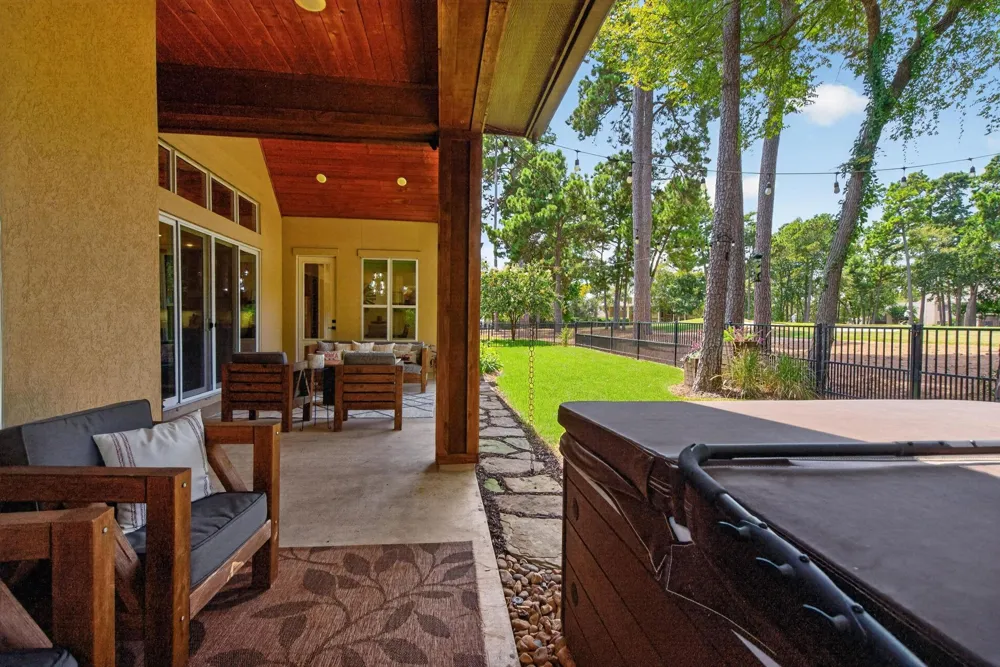 61 West Shore Lane Montgomery, TX 77356