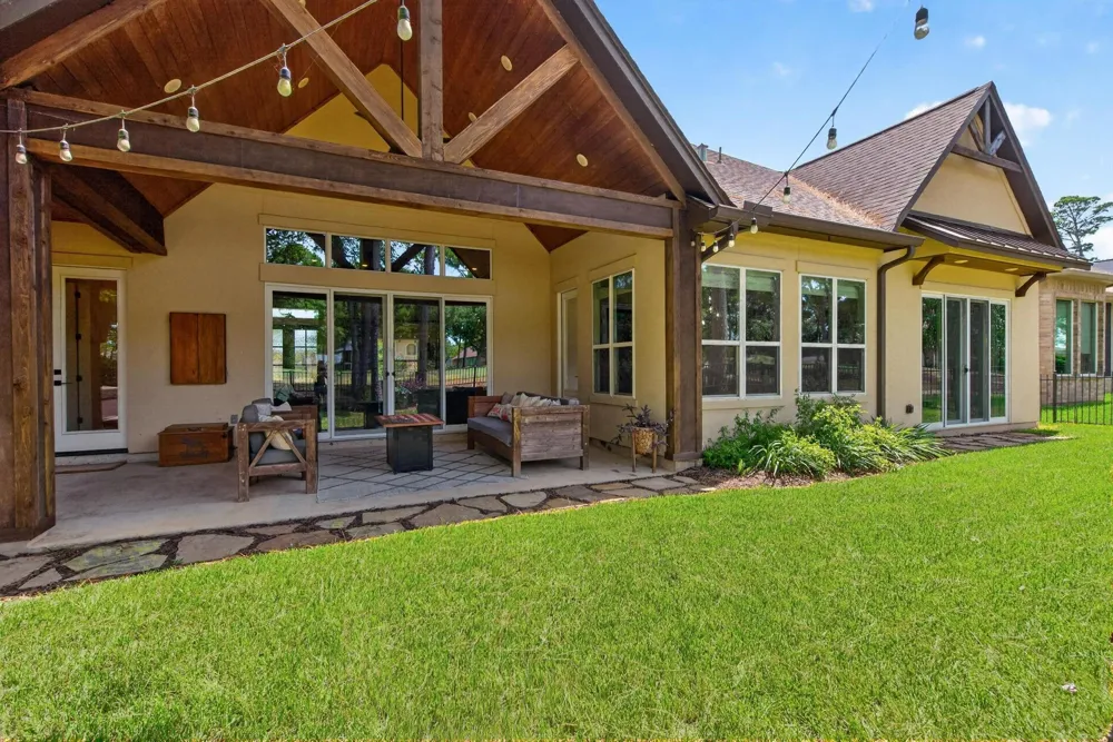 61 West Shore Lane Montgomery, TX 77356