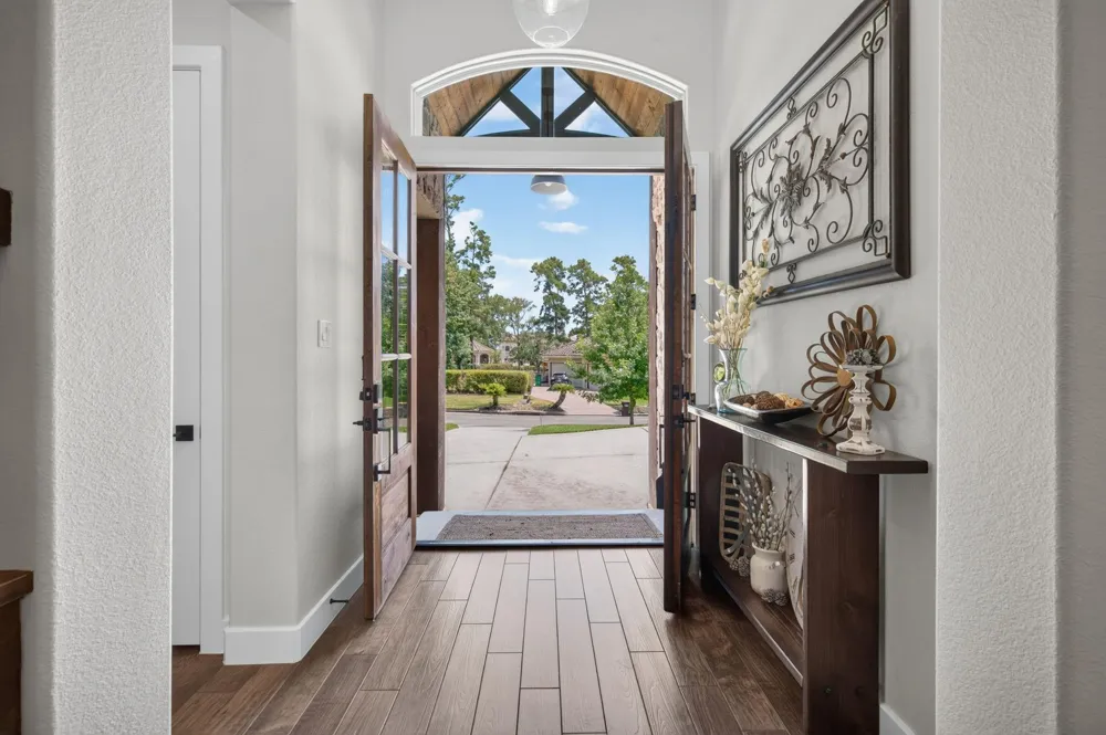 61 West Shore Lane Montgomery, TX 77356
