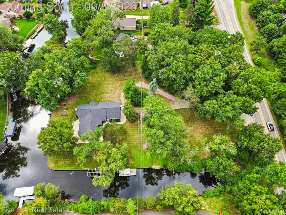 9045 Commerce Road Commerce Charter Township, MI 48382
