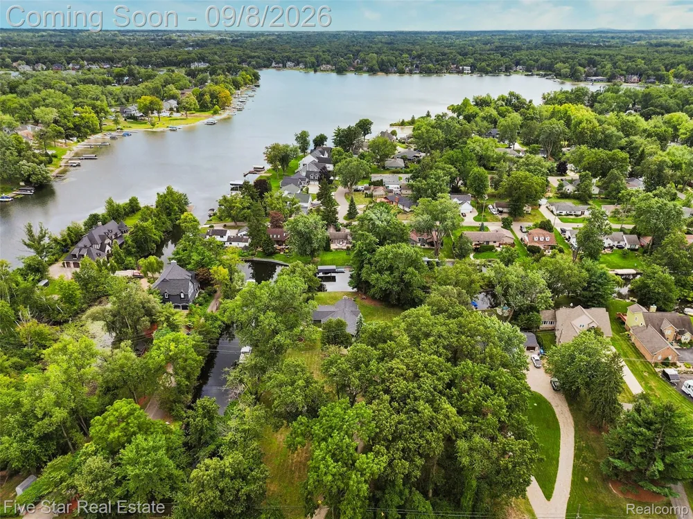 9045 Commerce Road Commerce Charter Township, MI 48382