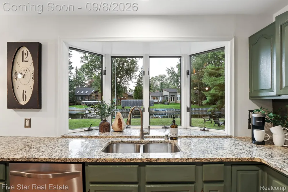 9045 Commerce Road Commerce Charter Township, MI 48382