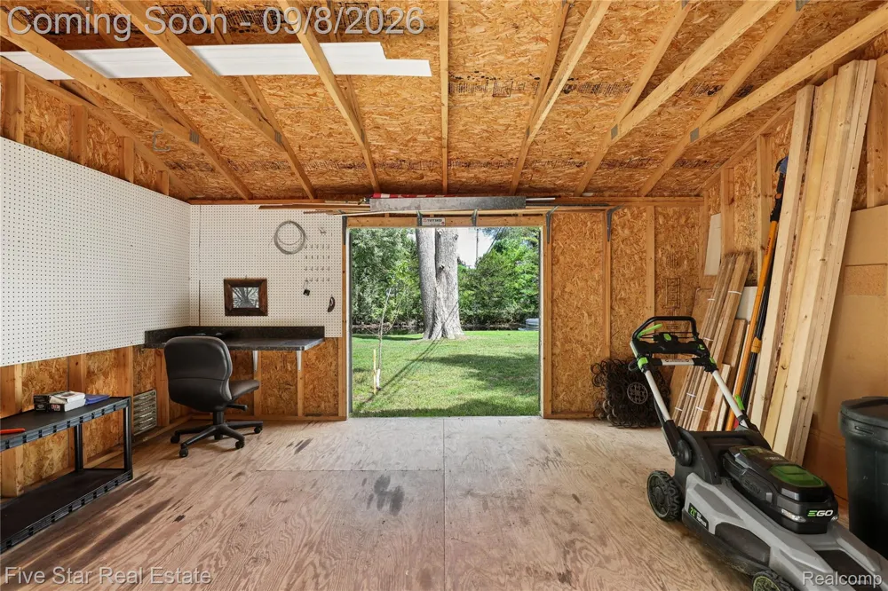 9045 Commerce Road Commerce Charter Township, MI 48382