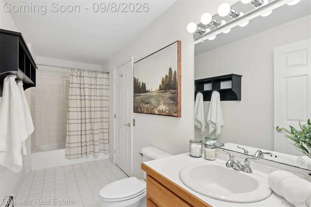 9045 Commerce Road Commerce Charter Township, MI 48382