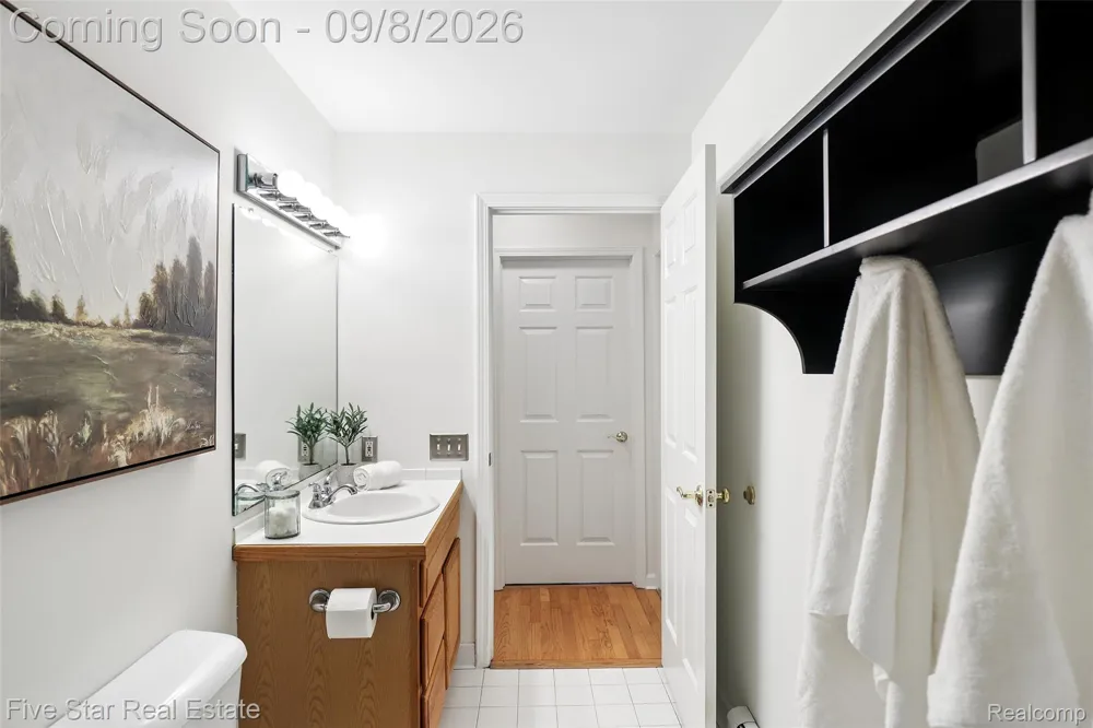 9045 Commerce Road Commerce Charter Township, MI 48382
