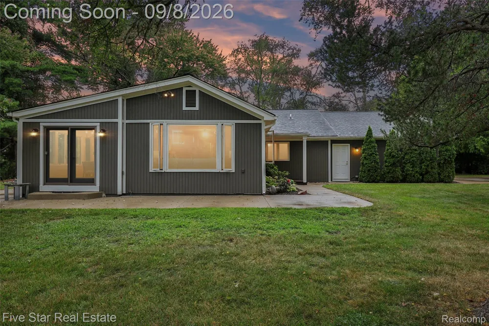 9045 Commerce Road Commerce Charter Township, MI 48382