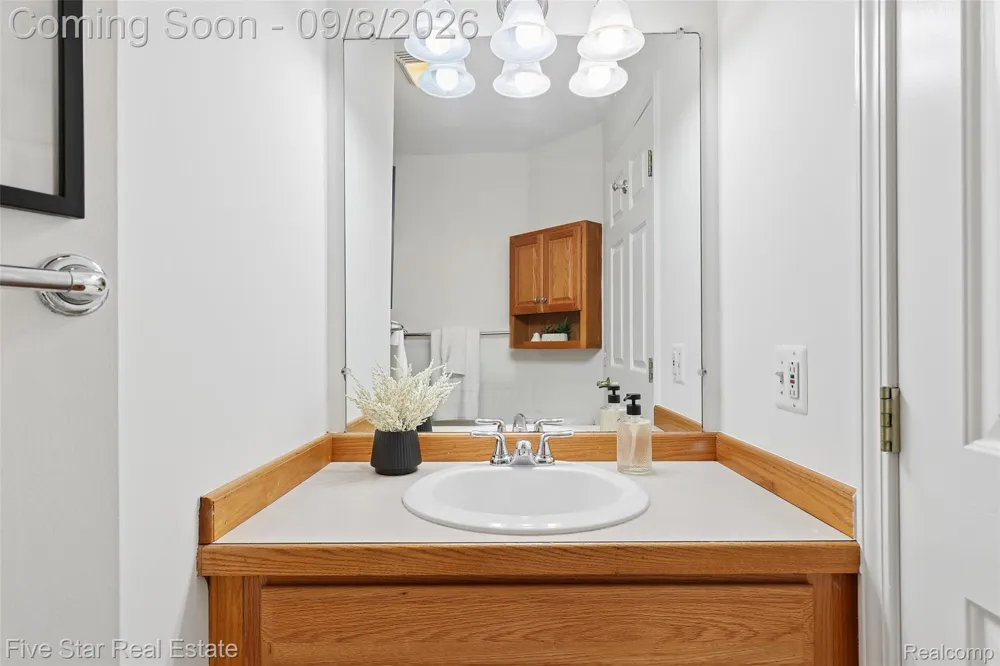 9045 Commerce Road Commerce Charter Township, MI 48382