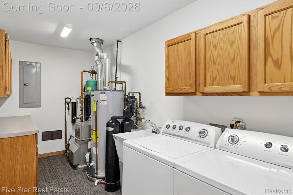 9045 Commerce Road Commerce Charter Township, MI 48382
