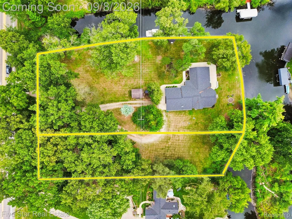 9045 Commerce Road Commerce Charter Township, MI 48382