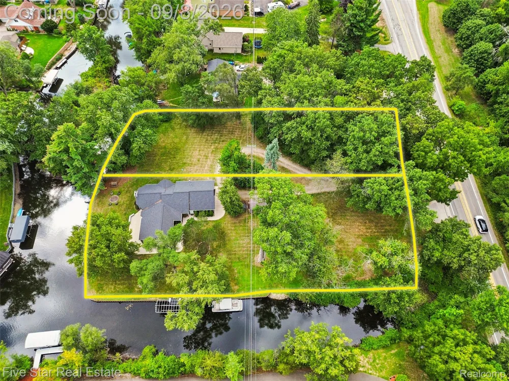 9045 Commerce Road Commerce Charter Township, MI 48382