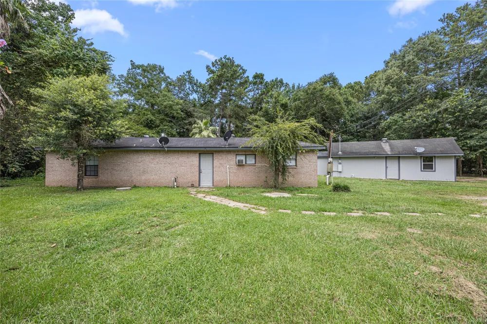 394 County Road 3378 Cleveland, TX 77327
