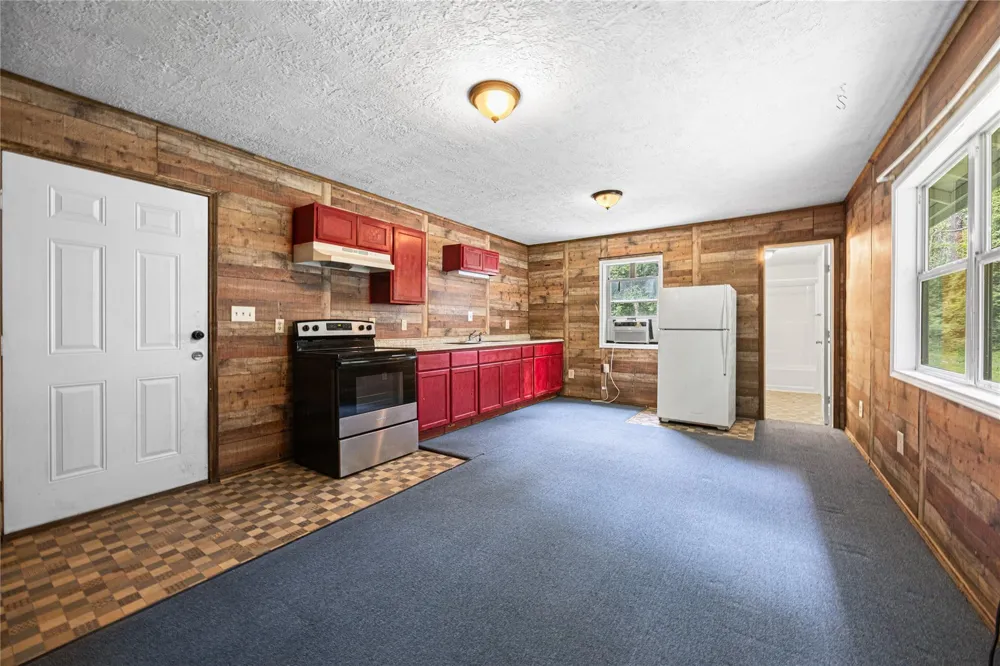 394 County Road 3378 Cleveland, TX 77327