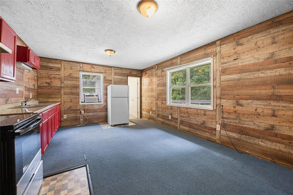 394 County Road 3378 Cleveland, TX 77327