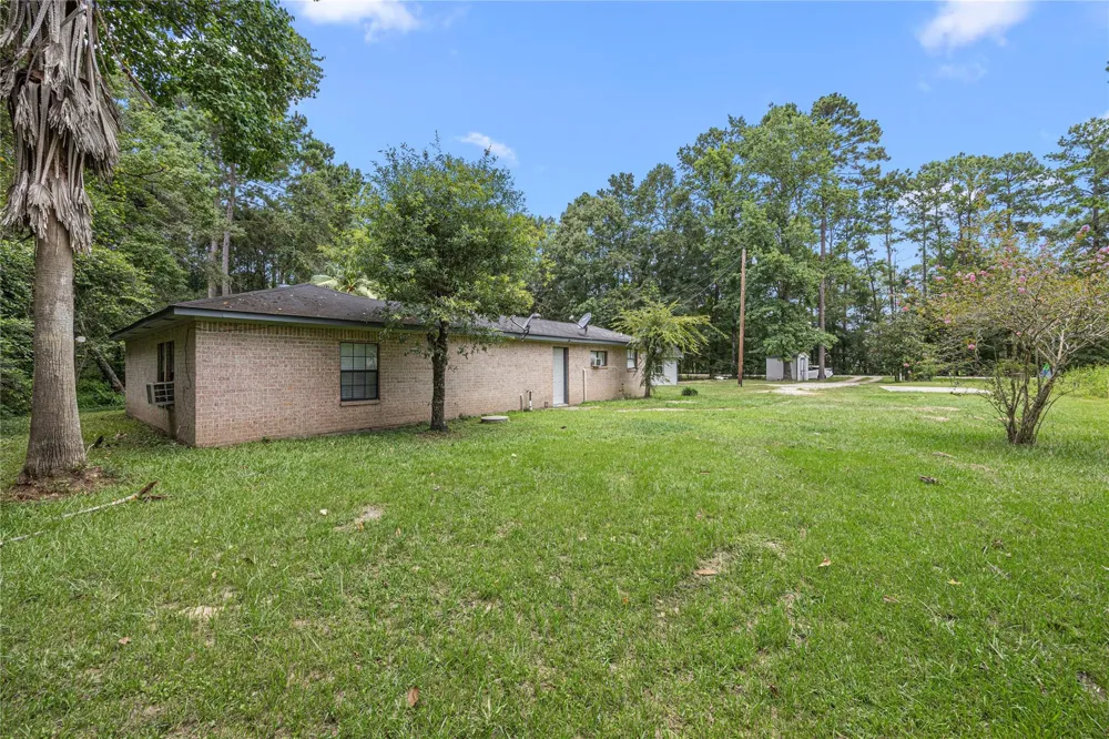 394 County Road 3378 Cleveland, TX 77327