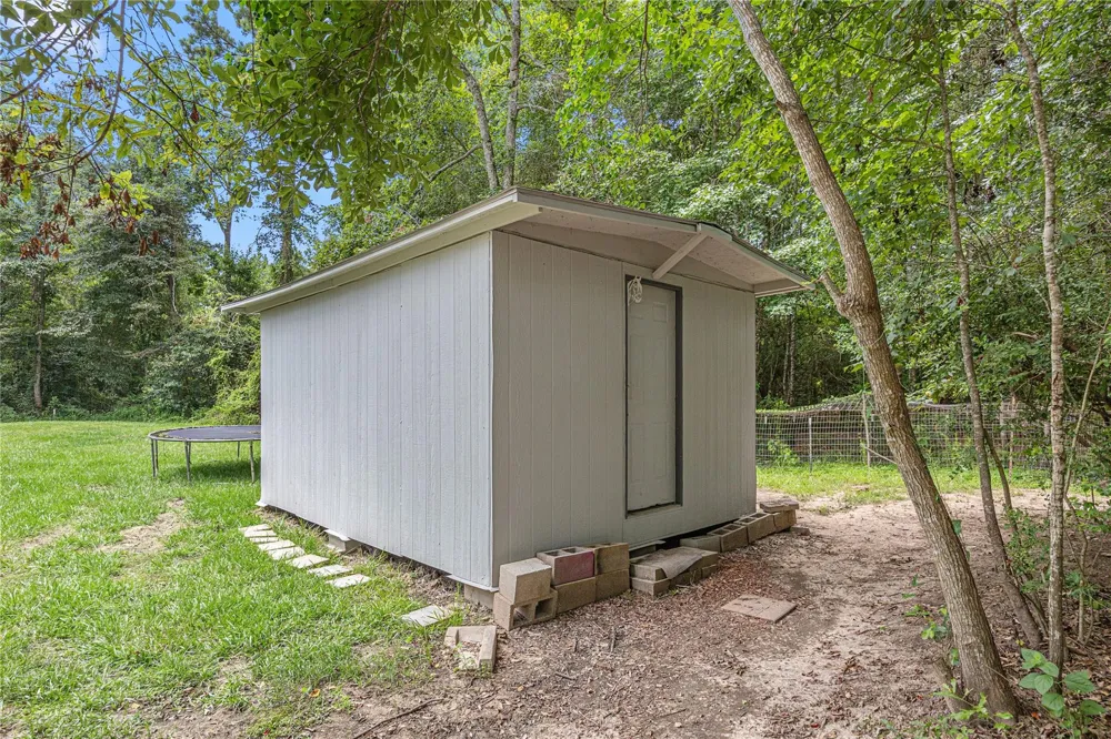 394 County Road 3378 Cleveland, TX 77327