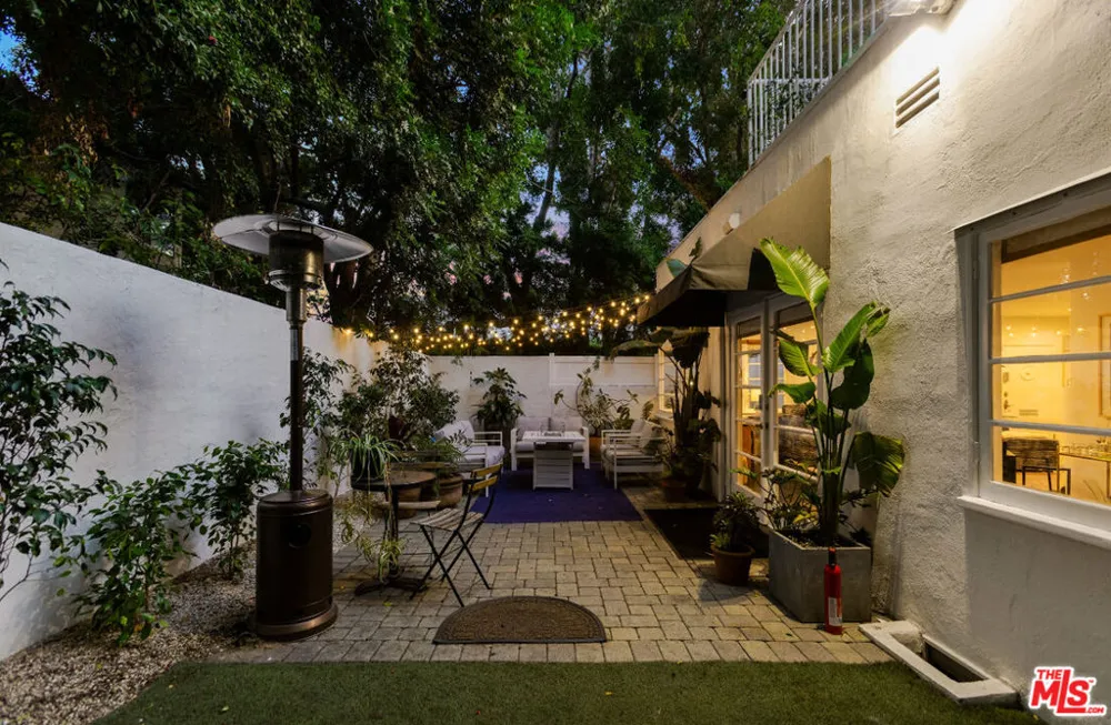 8467 Willoughby Avenue Los Angeles, CA 90069