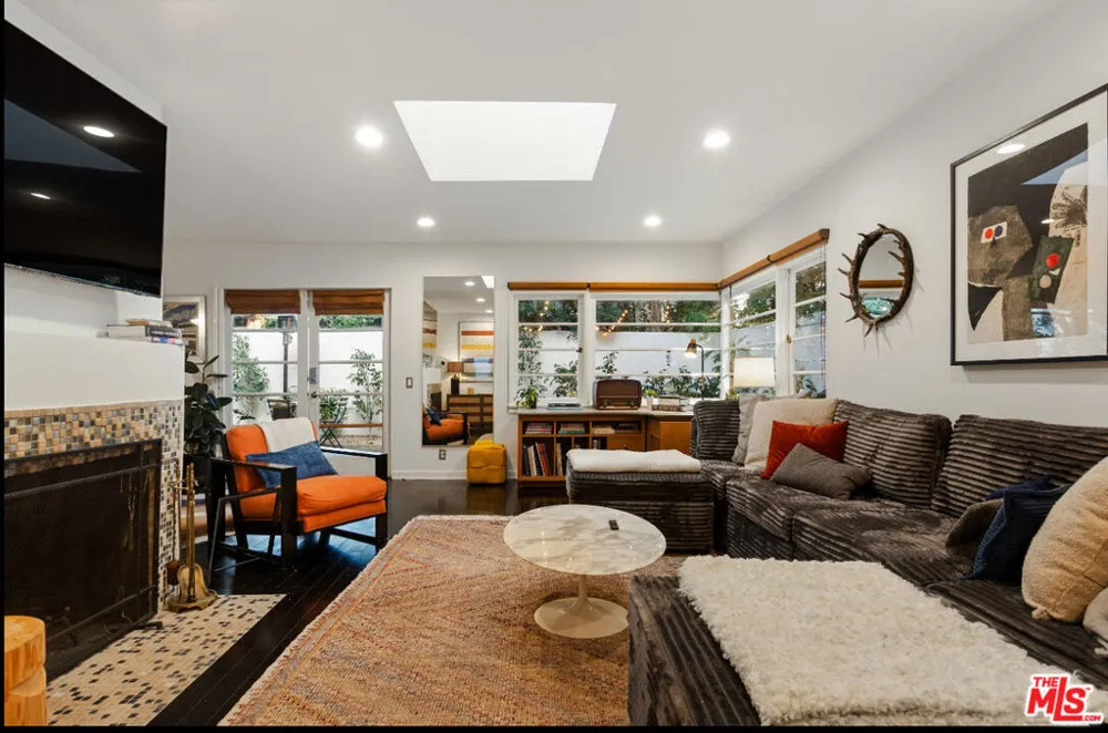 8467 Willoughby Avenue Los Angeles, CA 90069