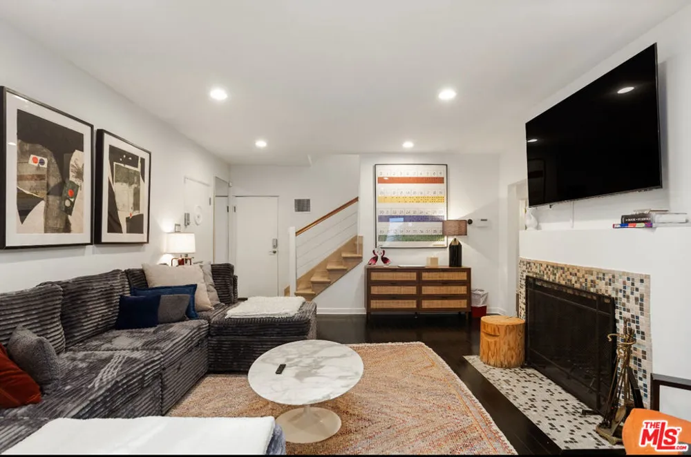 8467 Willoughby Avenue Los Angeles, CA 90069