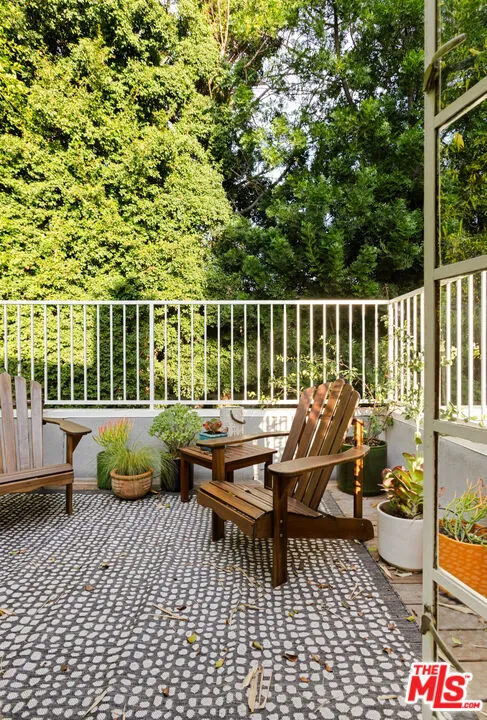 8467 Willoughby Avenue Los Angeles, CA 90069