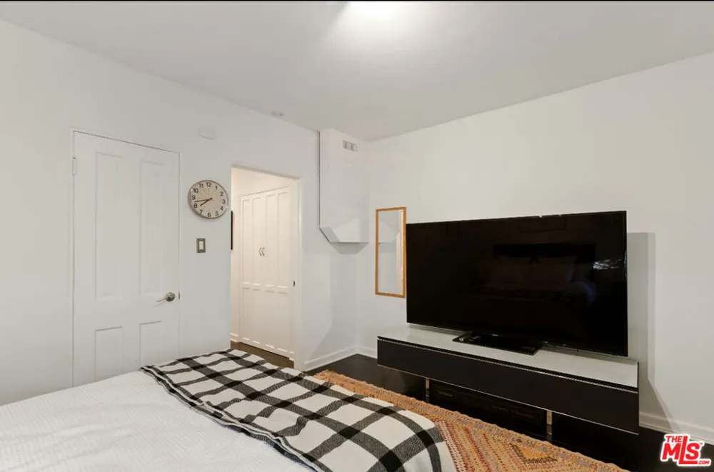 8467 Willoughby Avenue Los Angeles, CA 90069