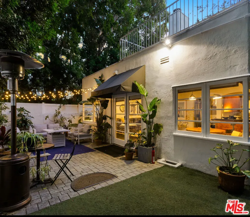 8467 Willoughby Avenue Los Angeles, CA 90069