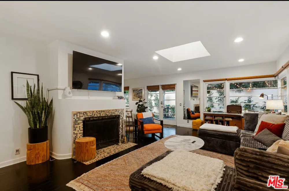 8467 Willoughby Avenue Los Angeles, CA 90069
