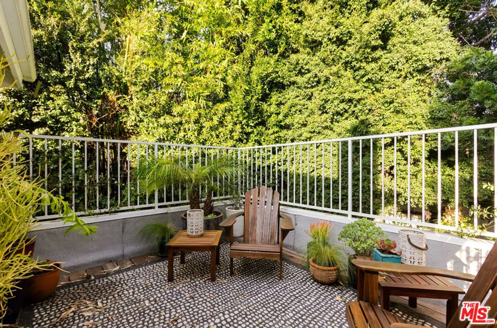 8467 Willoughby Avenue Los Angeles, CA 90069