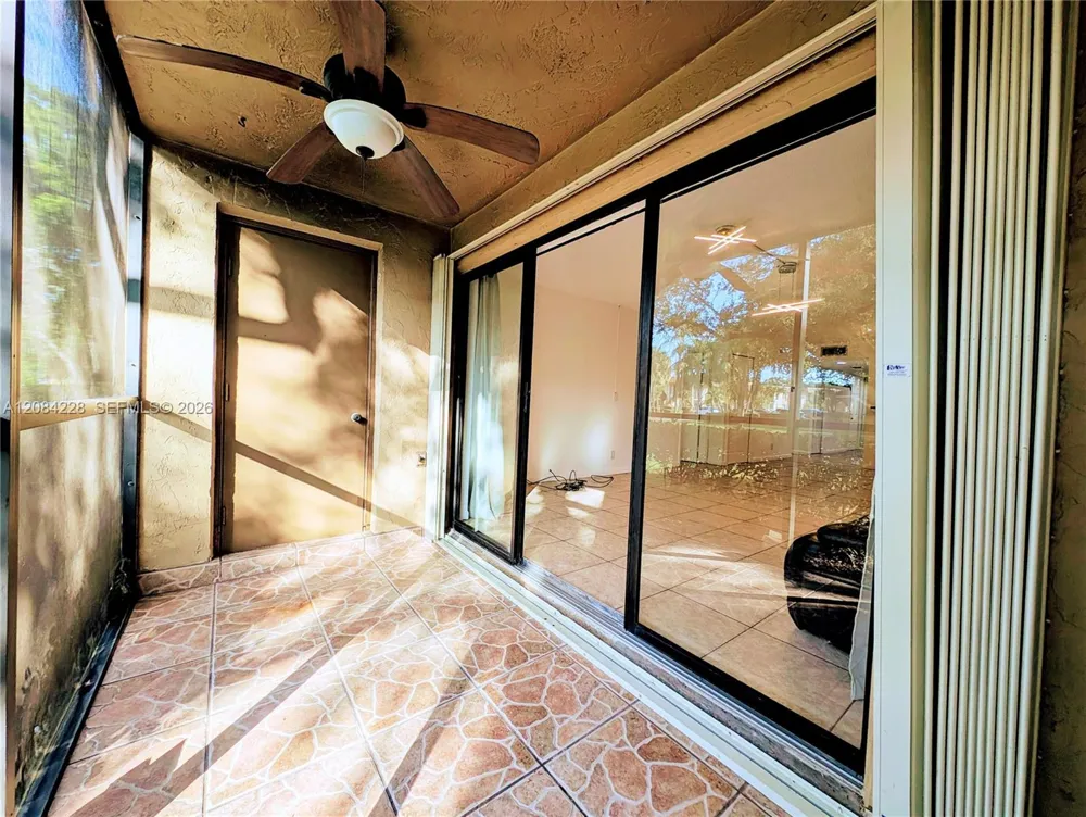 310 Lakeview Dr #105 Weston, FL 33326