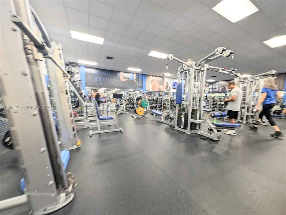 310 Lakeview Dr #105 Weston, FL 33326