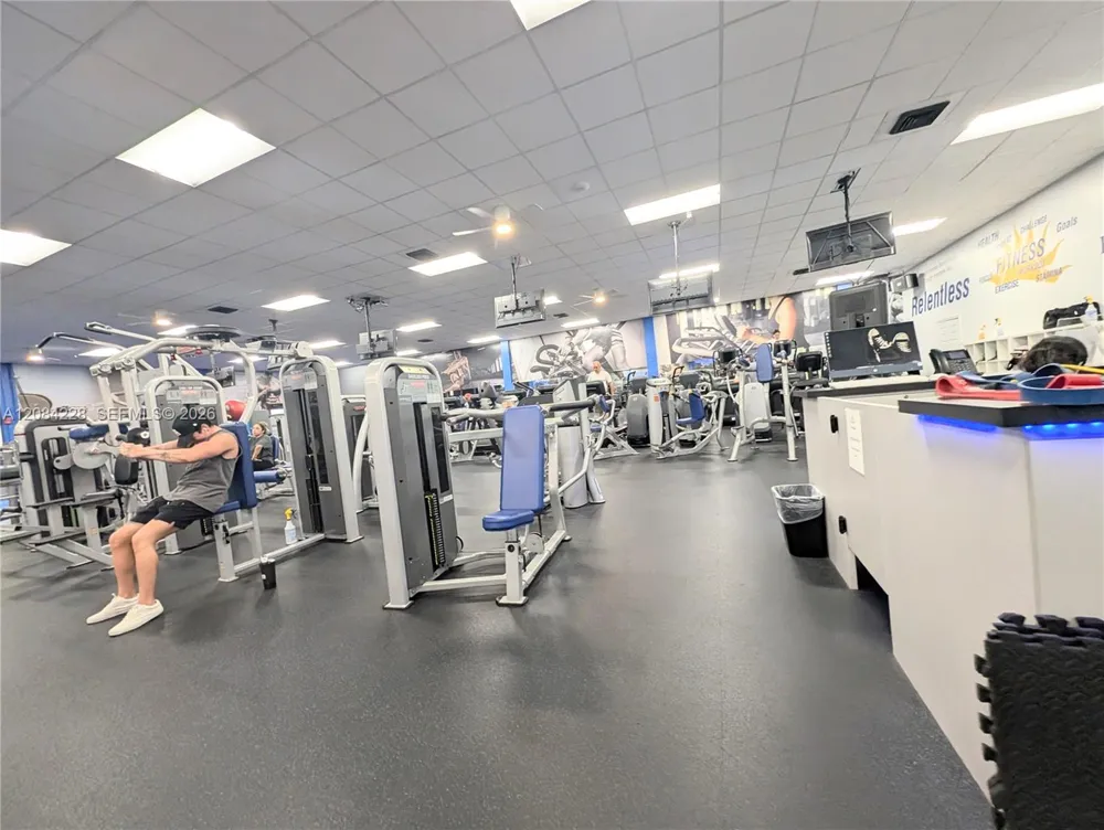 310 Lakeview Dr #105 Weston, FL 33326