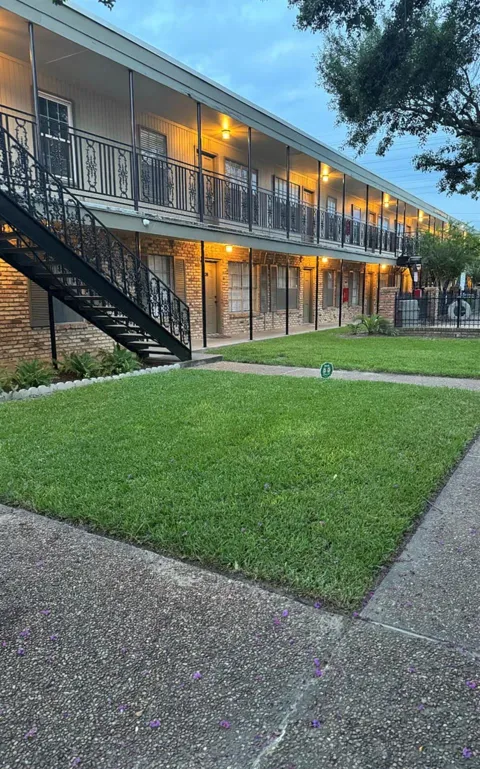3131 Southwest Freeway #B17