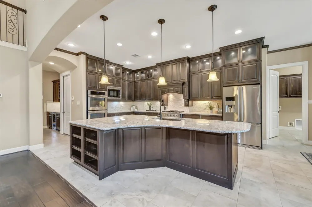 2204 Texoma Bend Lane Friendswood, TX 77546