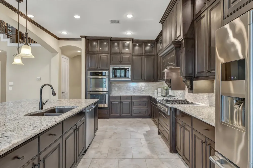 2204 Texoma Bend Lane Friendswood, TX 77546
