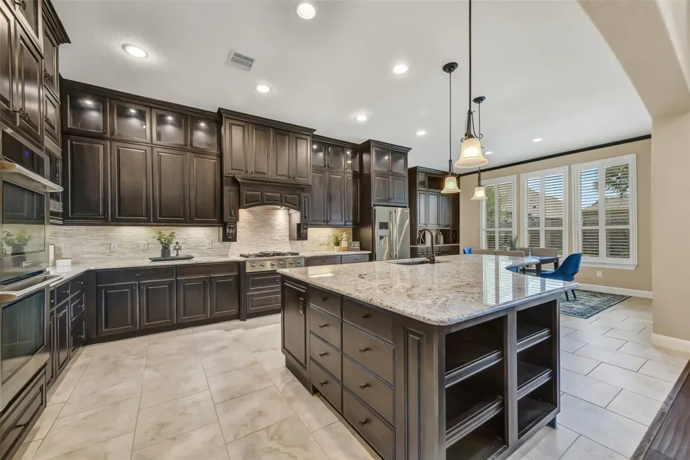 2204 Texoma Bend Lane Friendswood, TX 77546