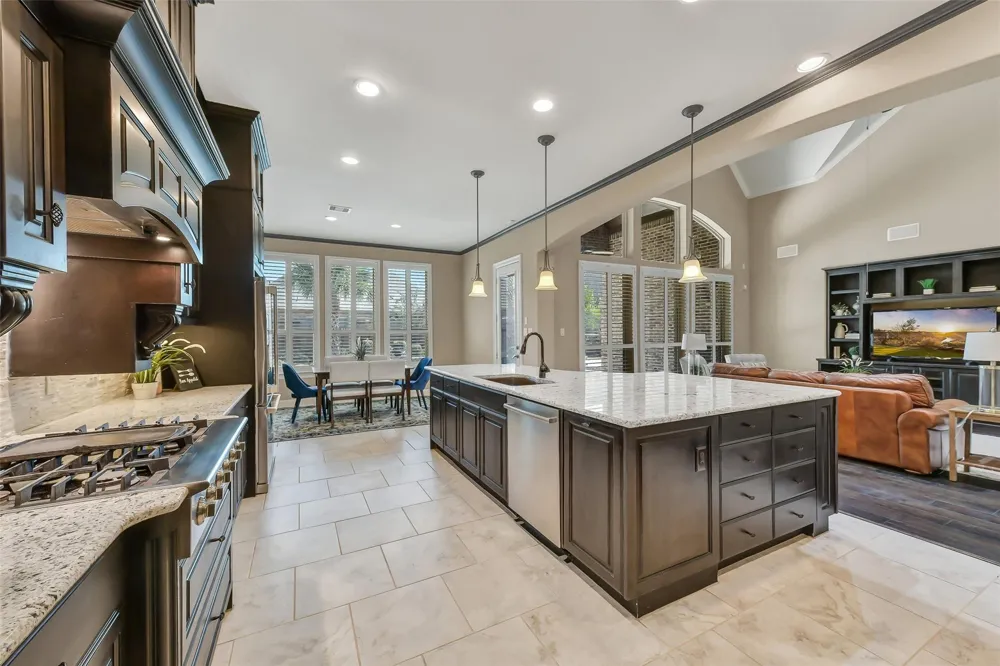 2204 Texoma Bend Lane Friendswood, TX 77546