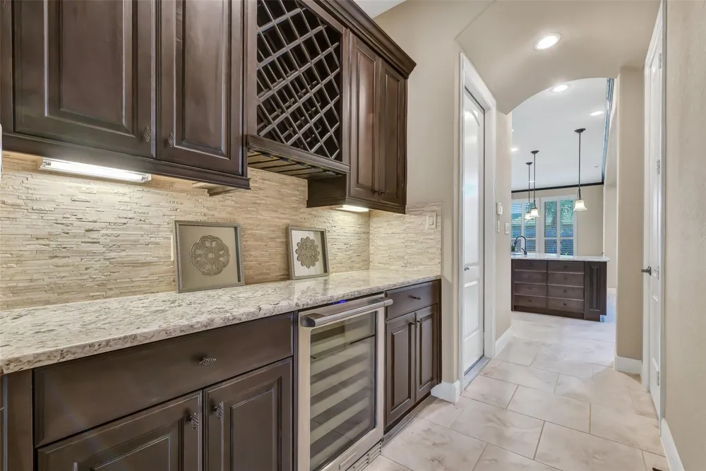 2204 Texoma Bend Lane Friendswood, TX 77546