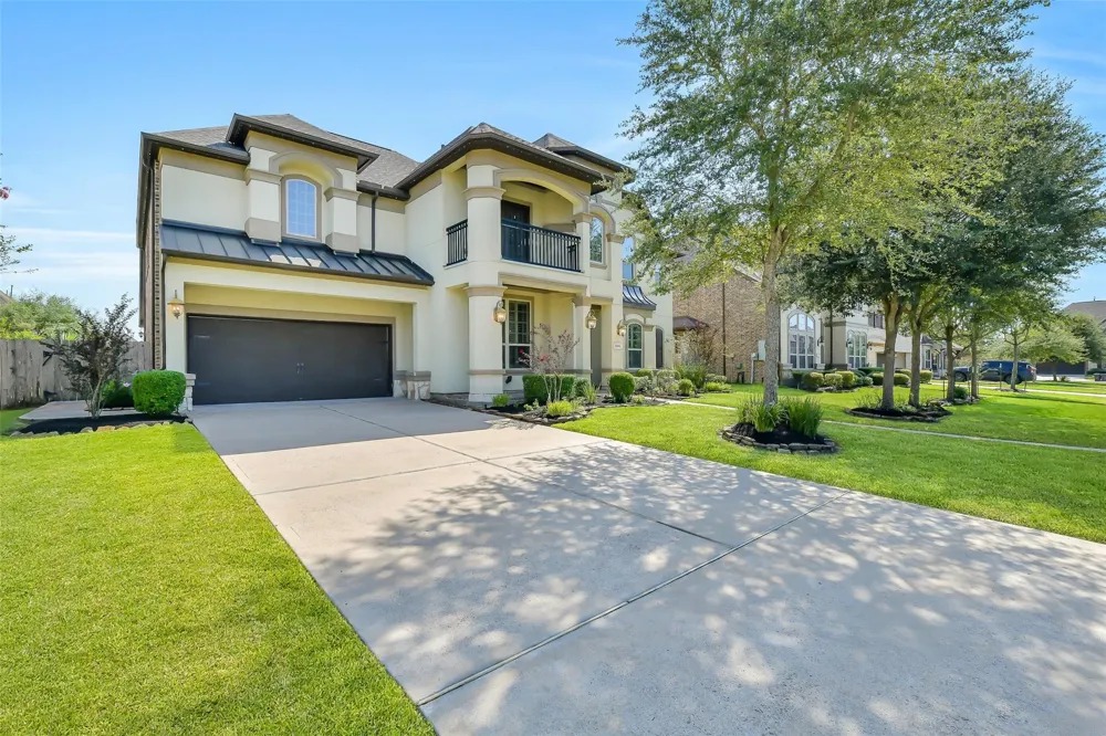 2204 Texoma Bend Lane Friendswood, TX 77546